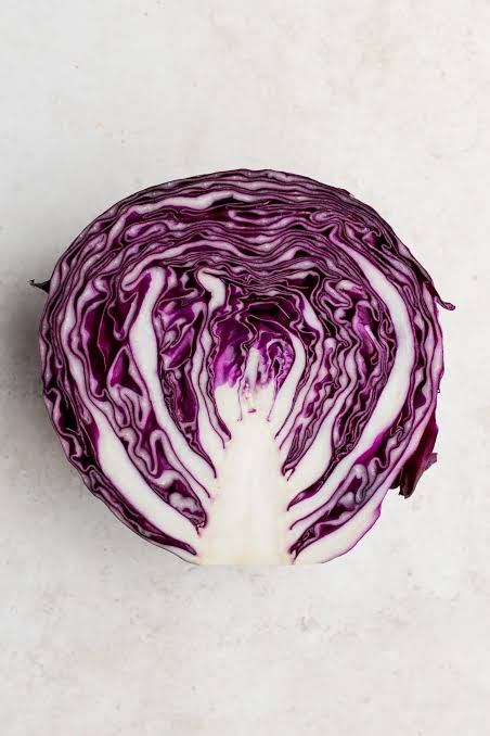 Red cabbage (half cut)